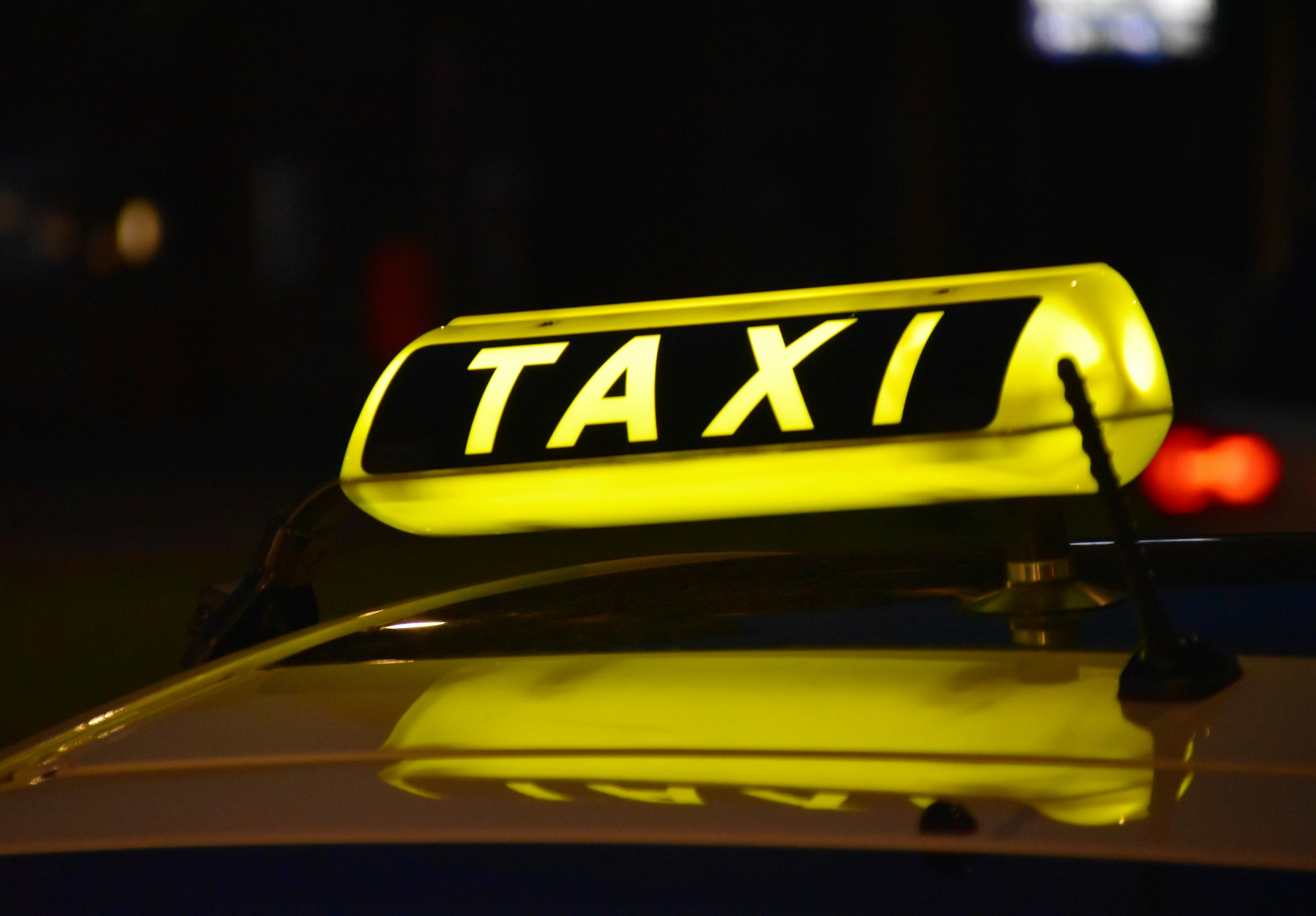 Sedan - Hybrid - Taxis